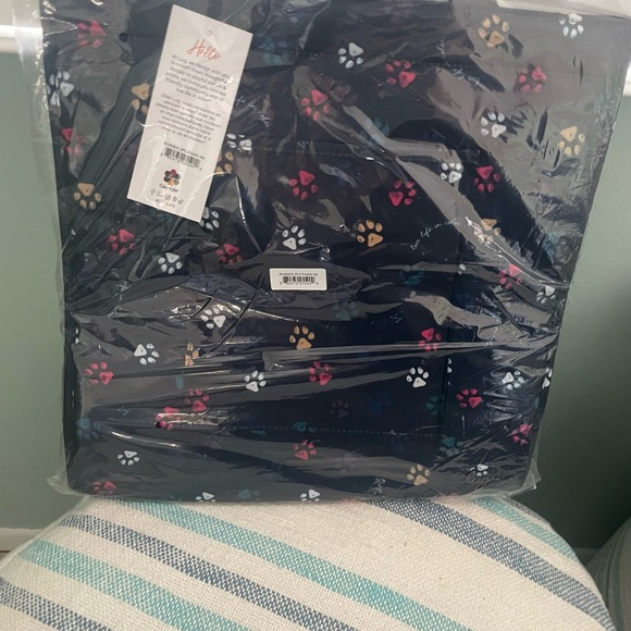 🐾 NWT Lug Runner 1 piece Tote in Paws Navy 🐾 - Picture 3 of 4
